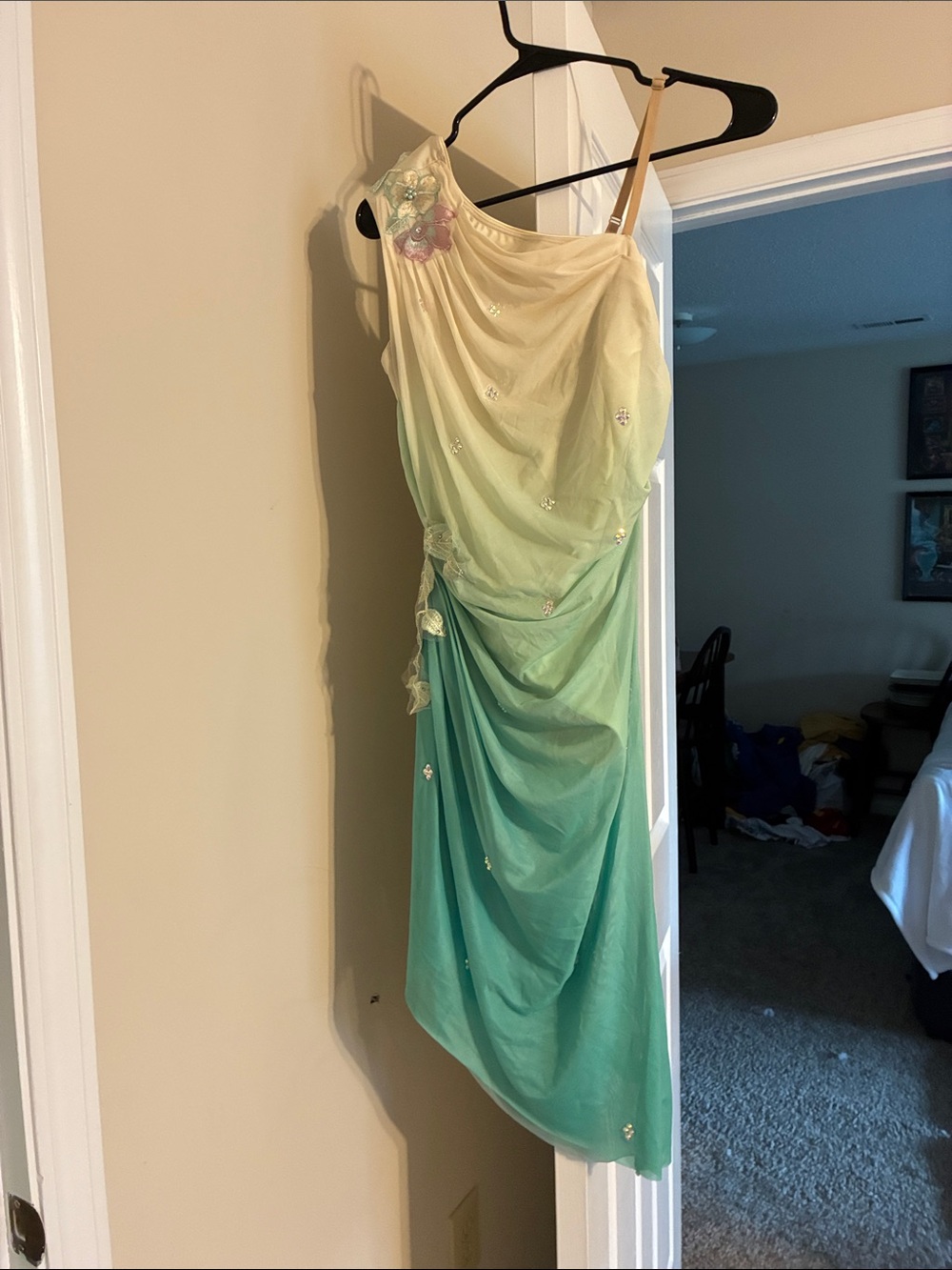 Elegant Ombre Green Evening Dress with Floral Accents